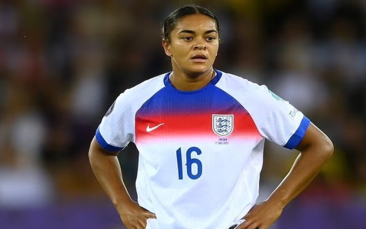Infantino condena racismo contra Jess Carter y promete acciones legales