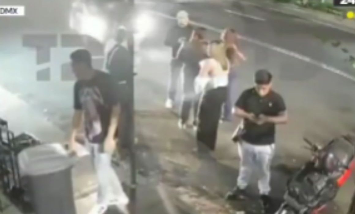 Caos en la madrugada: automóvil embiste a grupo de jóvenes en la colonia Clavería