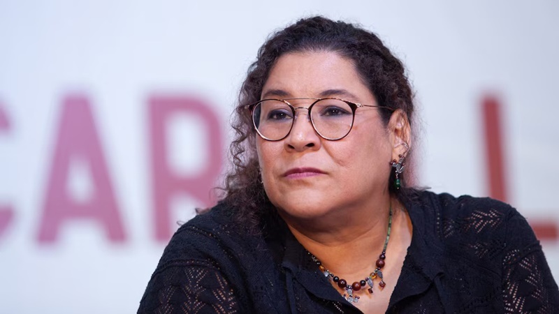 Lenia Batres defiende a su equipo en la Corte: nadie gana más que Sheinbaum