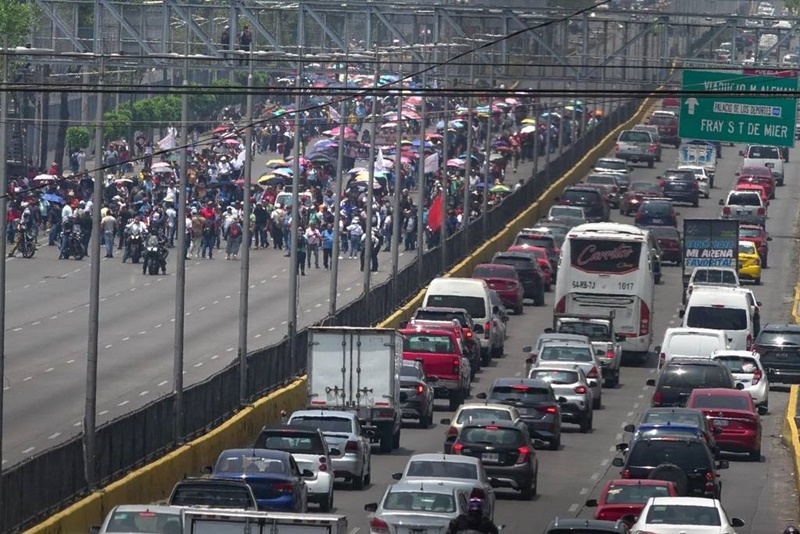 CDMX en vilo: marchas bloquean avenidas principales y colapsan el tráfico