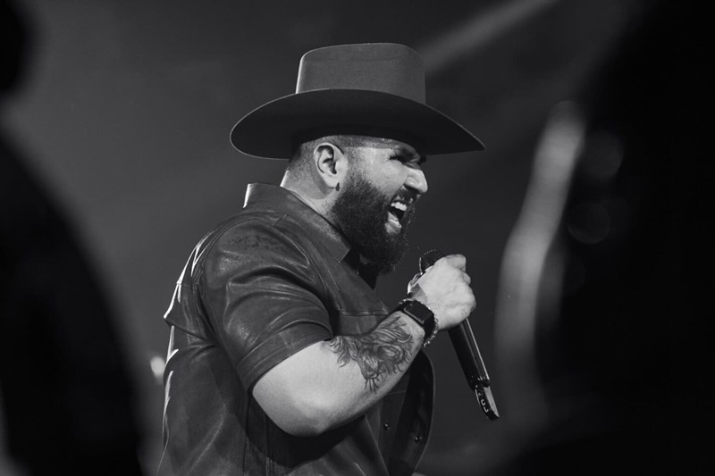 Carín León se lanza al country y conquista Nashville y Las Vegas