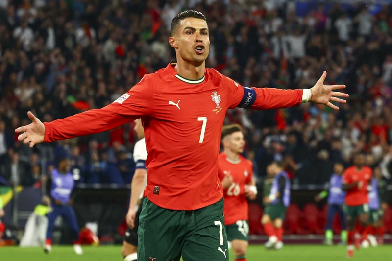 Cristiano Ronaldo no dice adiós: quiere jugar unos años más y seguir rompiendo récords
