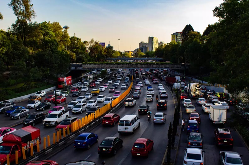 Caos Vial en la CDMX: Marchas y Bloqueos Alteran la Movilidad Hoy