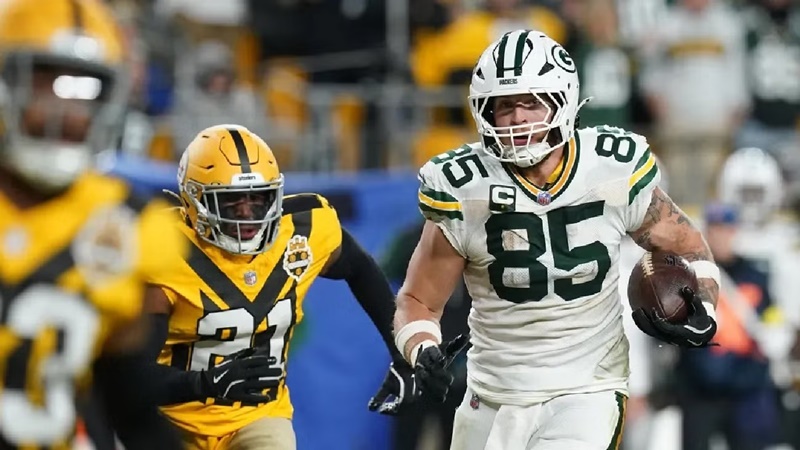 Packers aplastan a Steelers con Tucker Kraft estelar