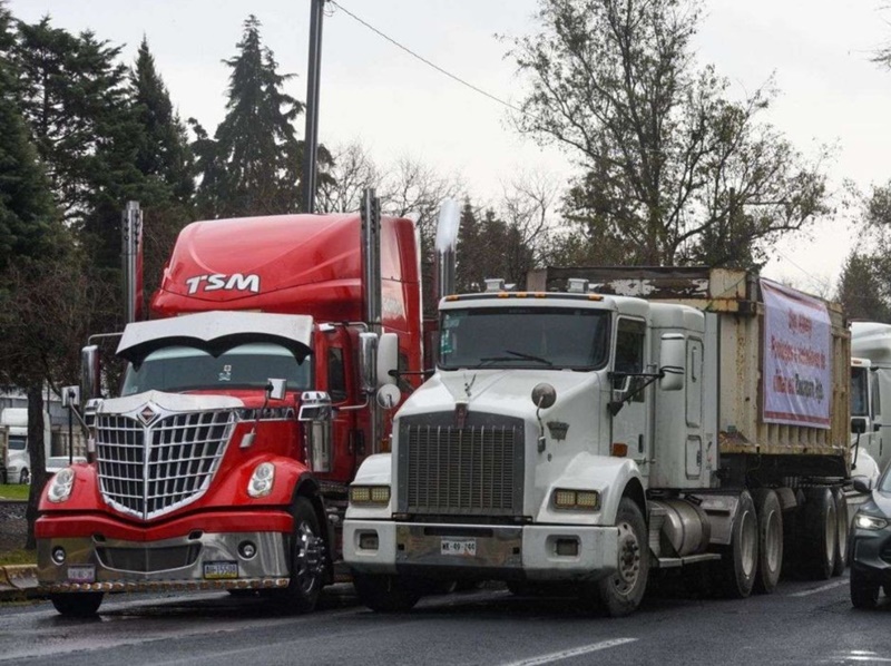 Sheinbaum critica bloqueos y acusa defensa de privilegios