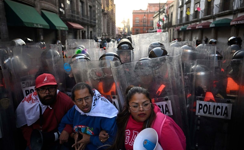 Maestros de la CNTE exigen diálogo directo con Sheinbaum y rechazan represión