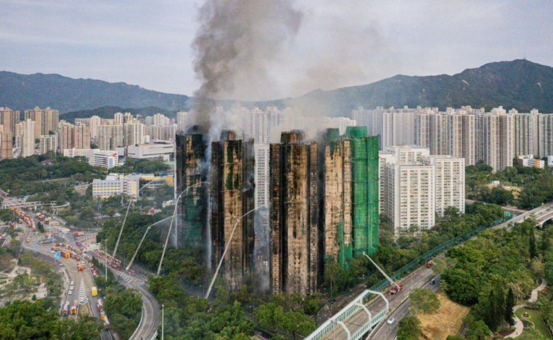 Sube a 128 los muertos por incendio en complejo de Hong Kong