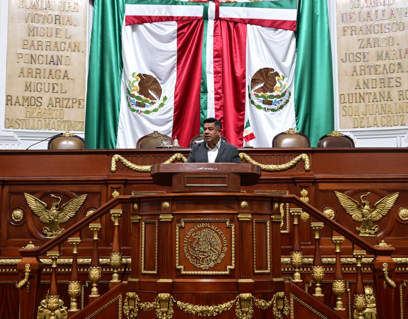 Pilas fuera de la basura común: legisladores buscan manejo seguro en toda la ciudad