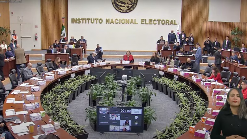 INE multa a partidos por afiliaciones indebidas y aprieta la rendición de cuentas