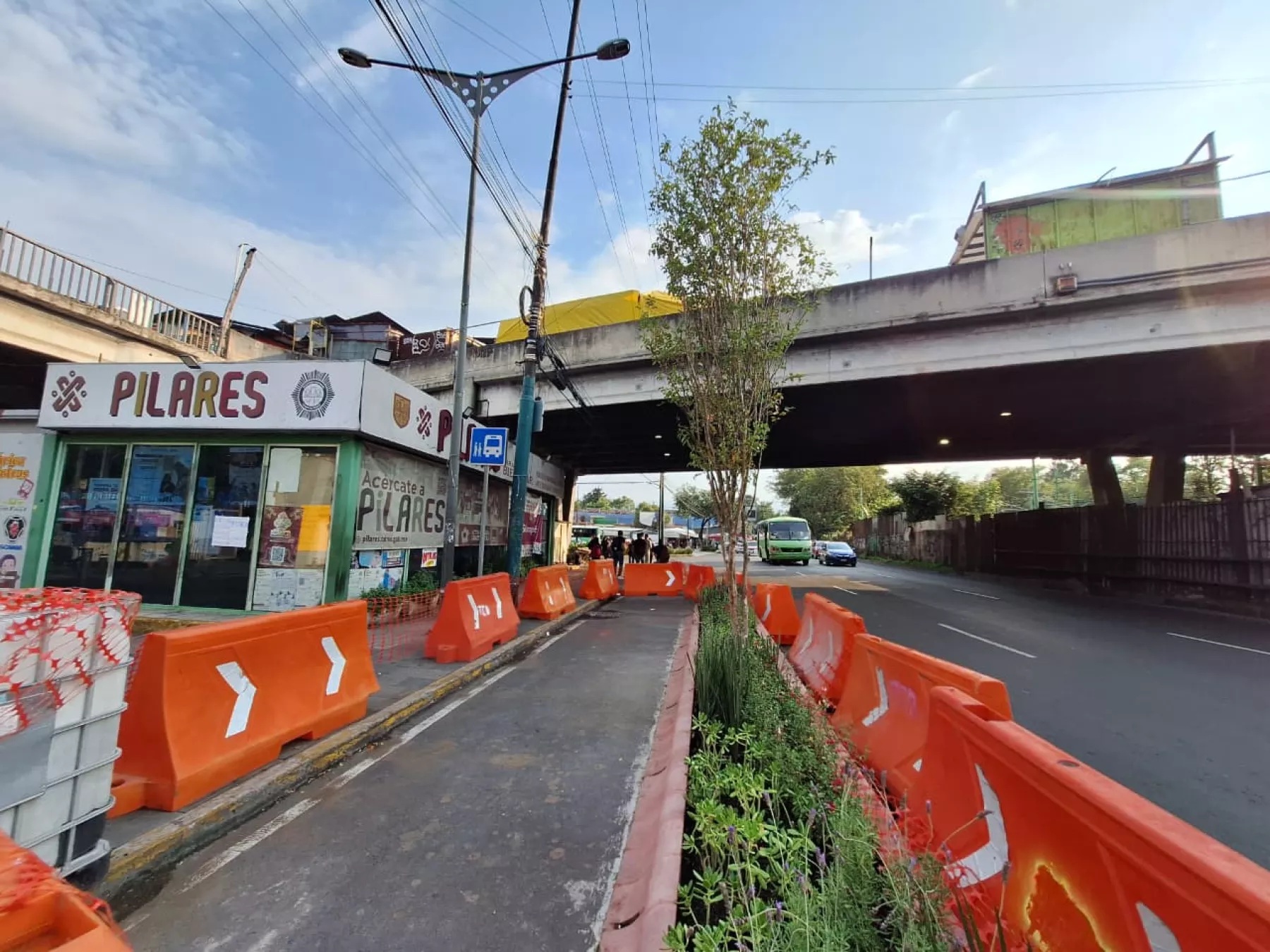 Usuarios denuncian abandono y riesgos en ciclovía de Tlalpan