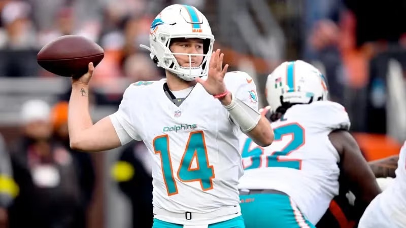 Dolphins apuestan por Ewers y mandan a la banca a Tagovailoa