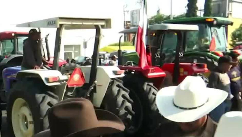 Sector agrícola y transportista negocia en Sader para evitar movilizaciones en CDMX