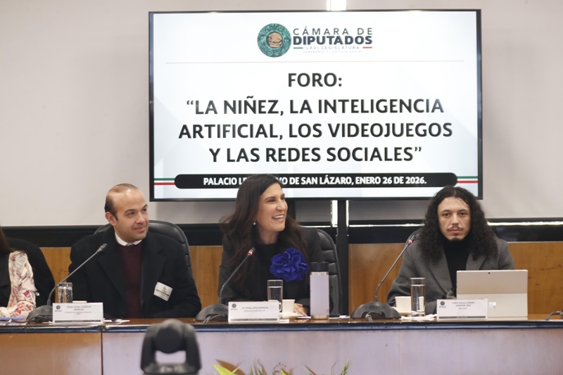 Kenia López Rabadán abre el debate legislativo sobre IA y niñez