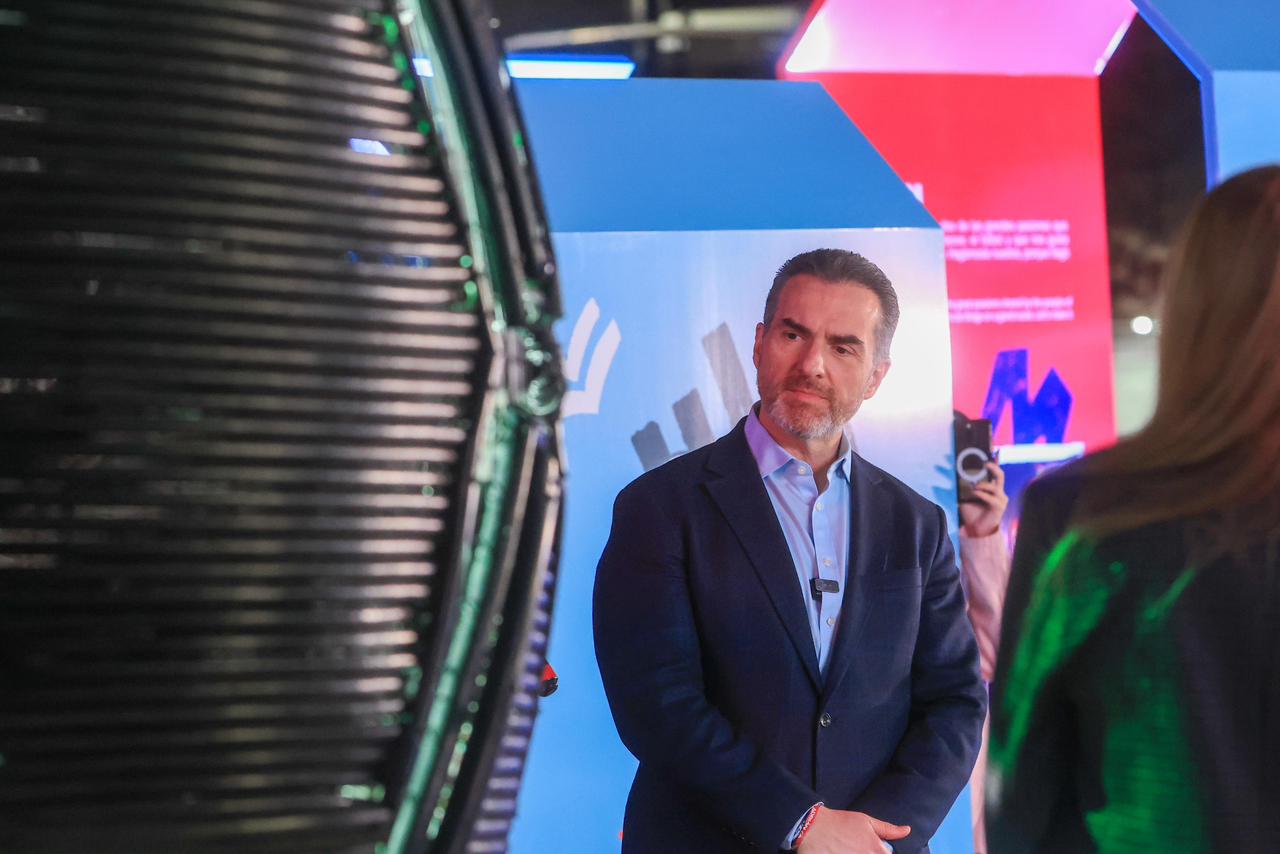 Adrián de la Garza encabeza develación del “Balón Mexicano” en Monterrey