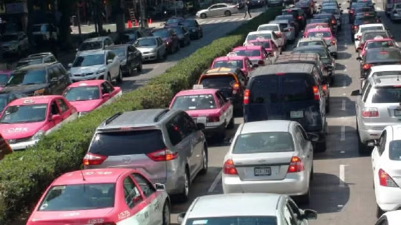 Tráfico y marchas complican la movilidad en la CDMX este lunes