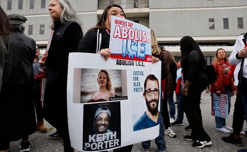 Agentes migratorios bajo investigación tras muerte de enfermero en Minneapolis