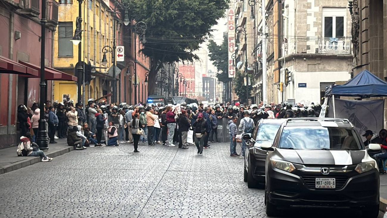 Tensión en Morena escala a la calle: manifestantes intentan ingresar al Congreso de la CDMX