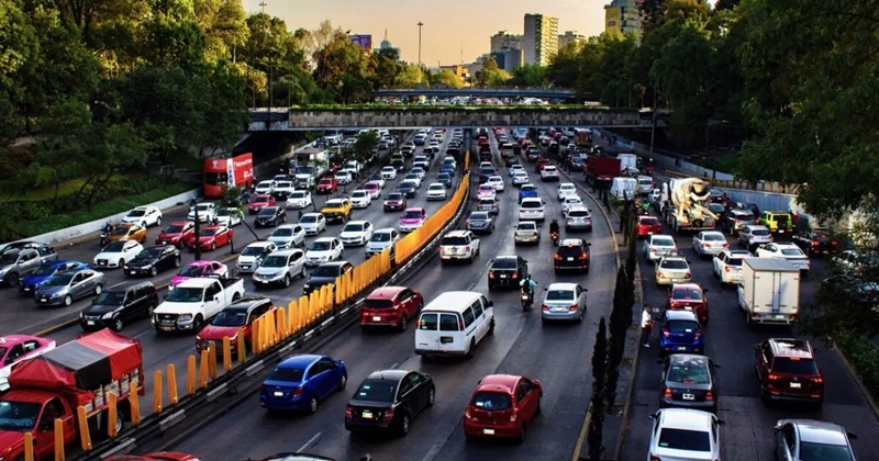 Tráfico pesado y marchas complican la movilidad en la CDMX este día