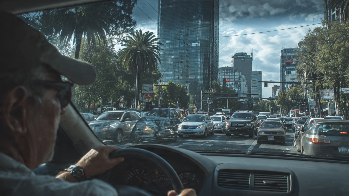 Multas de tránsito en CDMX suben 3.69% en 2026; algunas rebasan los 9 mil pesos