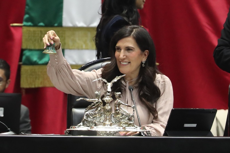 Kenia López Rabadán abre el nuevo periodo del Congreso