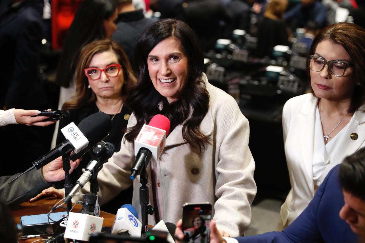 López Rabadán lista para el 5 de febrero; espera el “sí” de Palacio