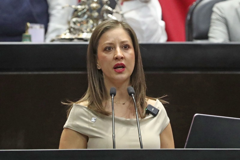 Anayeli Muñoz propone igualdad de derechos para hijos adoptivos de militares