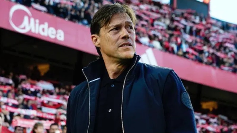 Matías Almeyda se va del Sevilla tras malos resultados