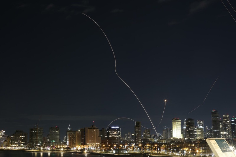 SRE pide a mexicanos evitar desplazamientos en Medio Oriente