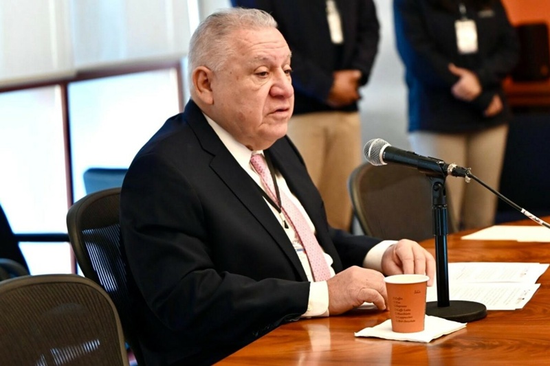 Sheinbaum nombra a experto digital en Aduanas para combatir la evasión